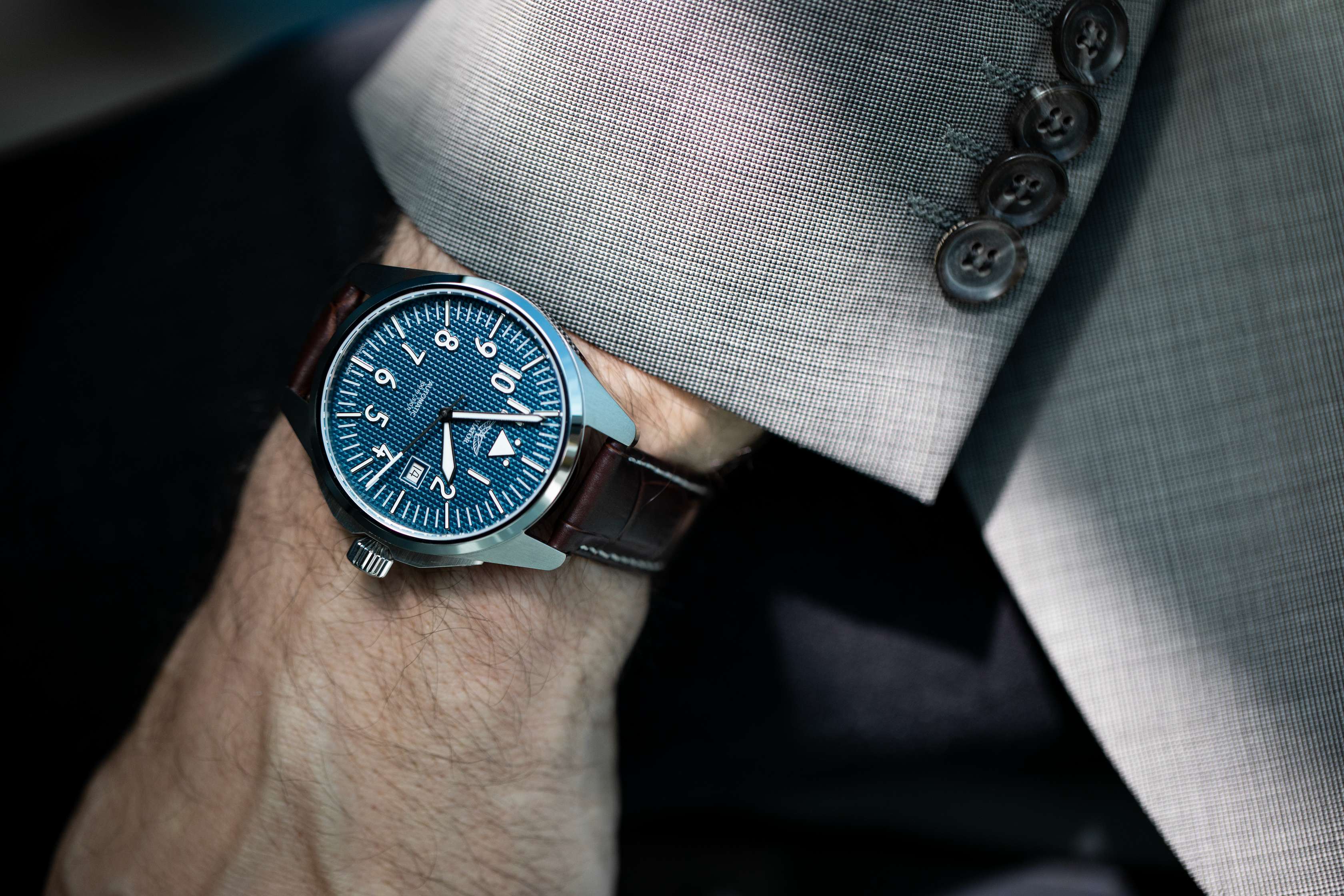 Hodinky AVIATOR SWISS AIRACOBRA 43 AUTO V.3.39.0.334.4