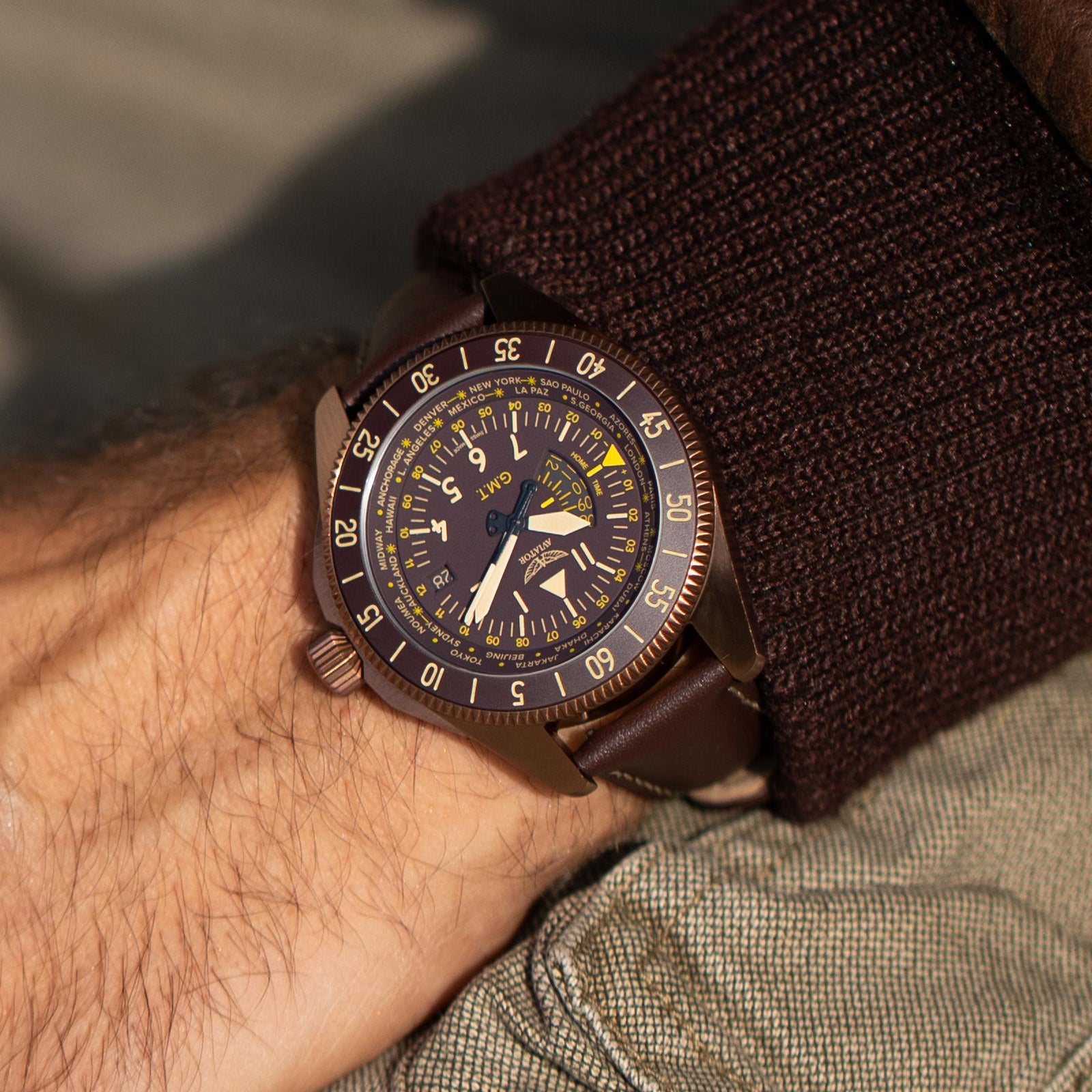 Hodinky AVIATOR SWISS AIRACOBRA GMT V.1.37.8.306.4