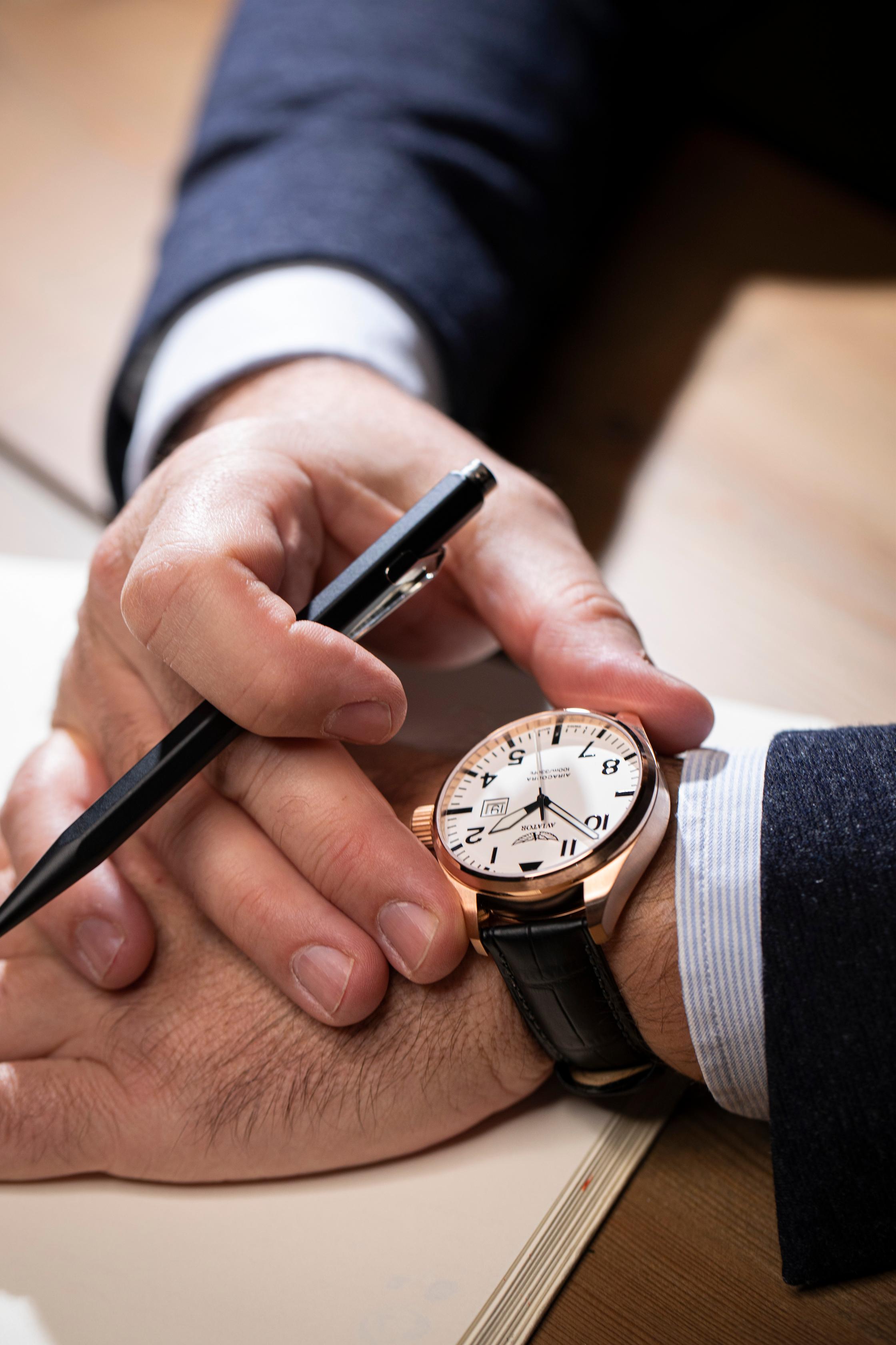 Hodinky AVIATOR SWISS AIRACOBRA P42 V.1.22.2.152.4