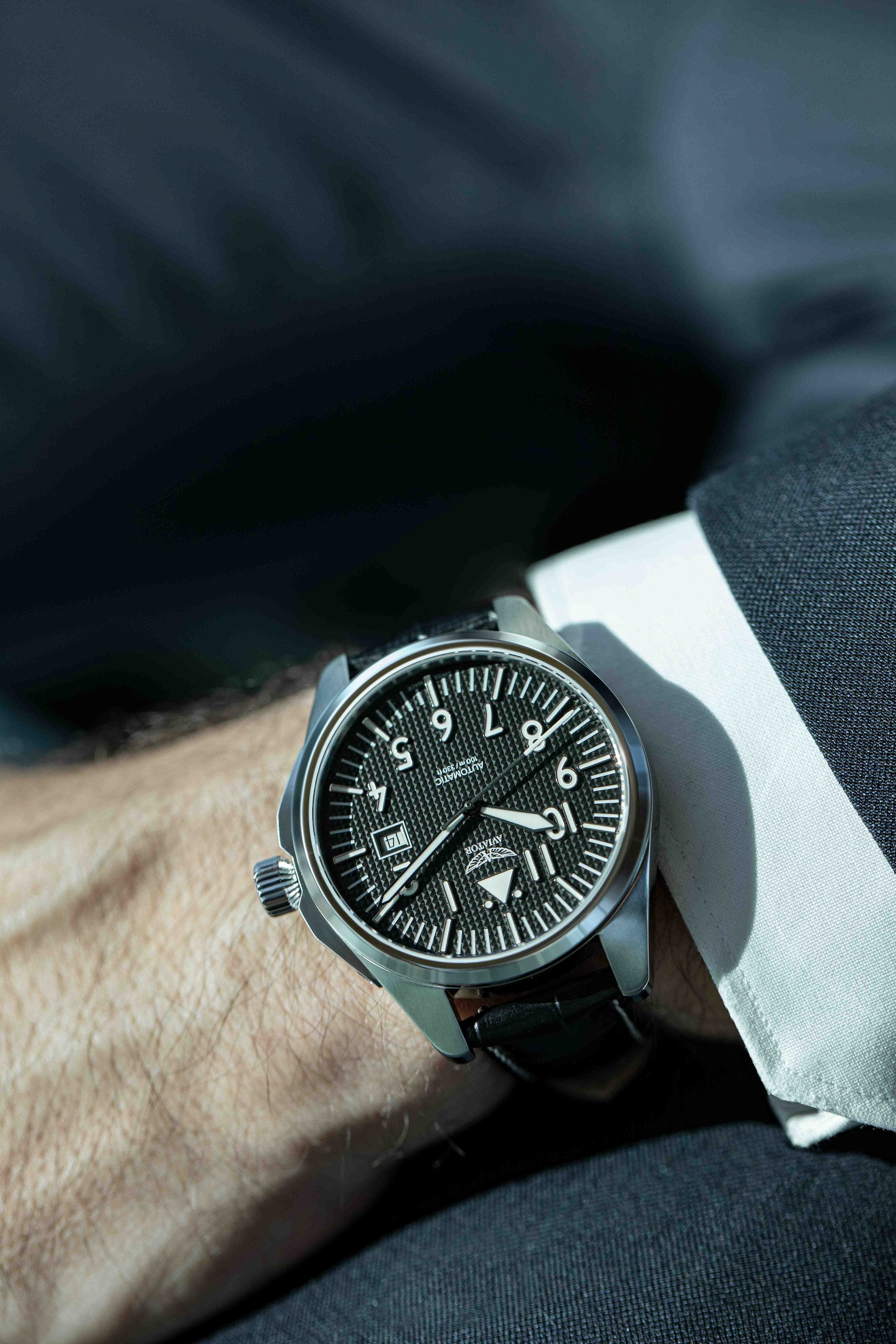 Hodinky AVIATOR SWISS AIRACOBRA 43 AUTO V.3.39.0.333.4