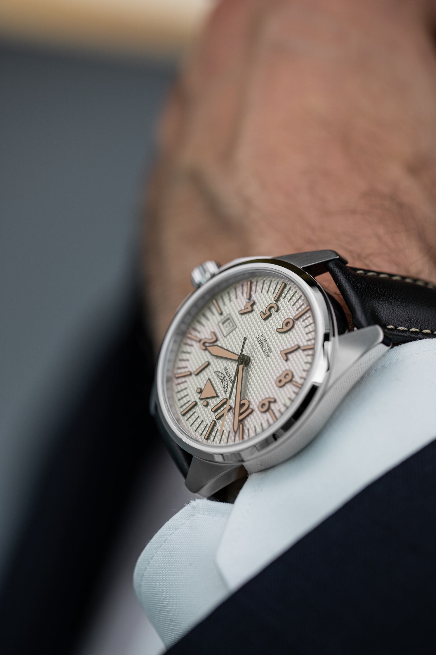 Hodinky AVIATOR SWISS AIRACOBRA 43 AUTO V.3.39.0.336.4