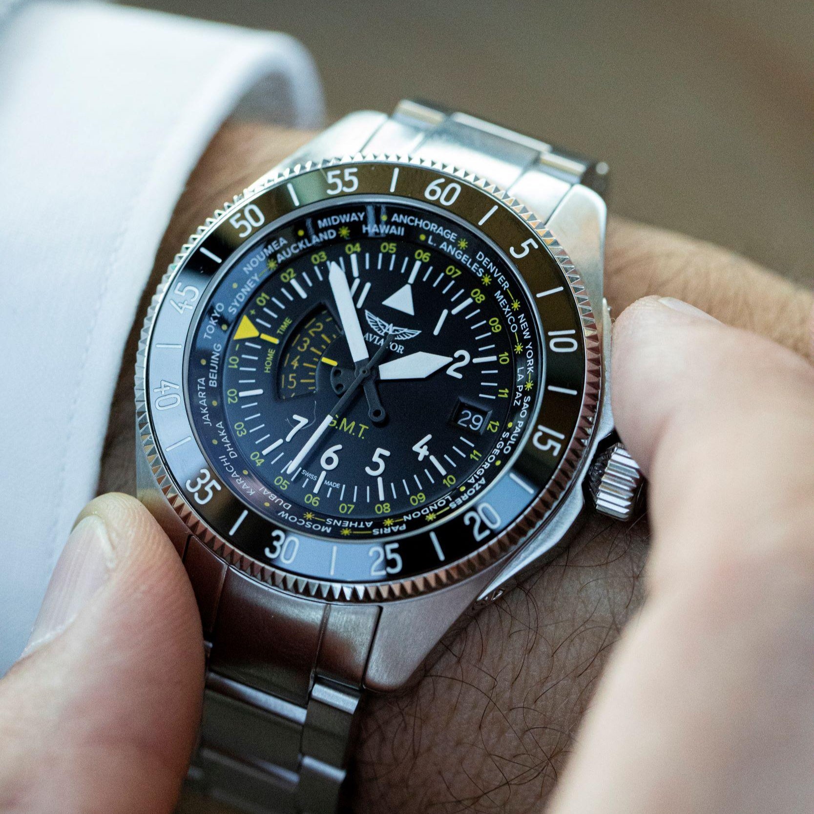 AVIATOR-WATCH--AIRACOBRA-GMT--V.1.37.0.307.5_lifestyle_9.jpg__PID:12f78823-a4de-4f79-a80c-6399988d19fc