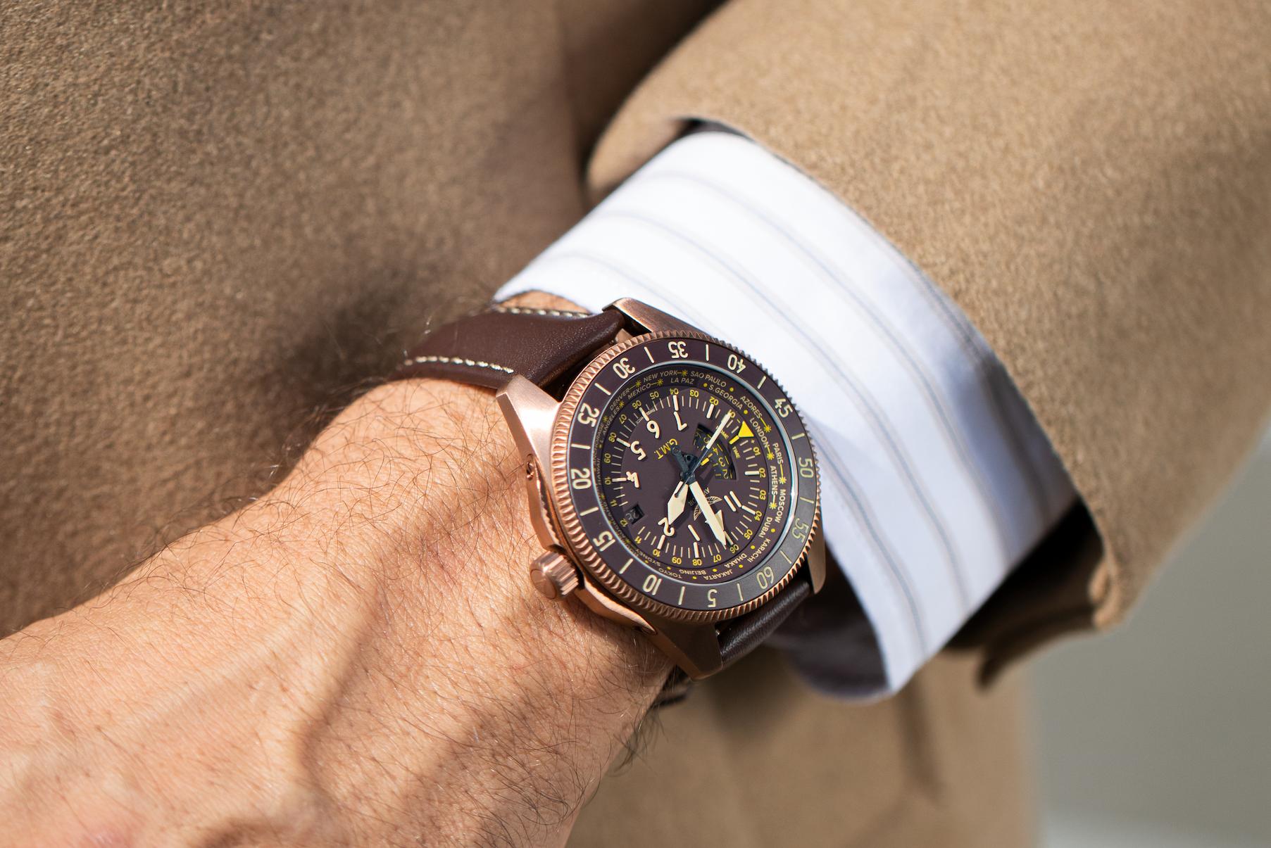 Hodinky AVIATOR SWISS AIRACOBRA GMT V.1.37.8.306.4