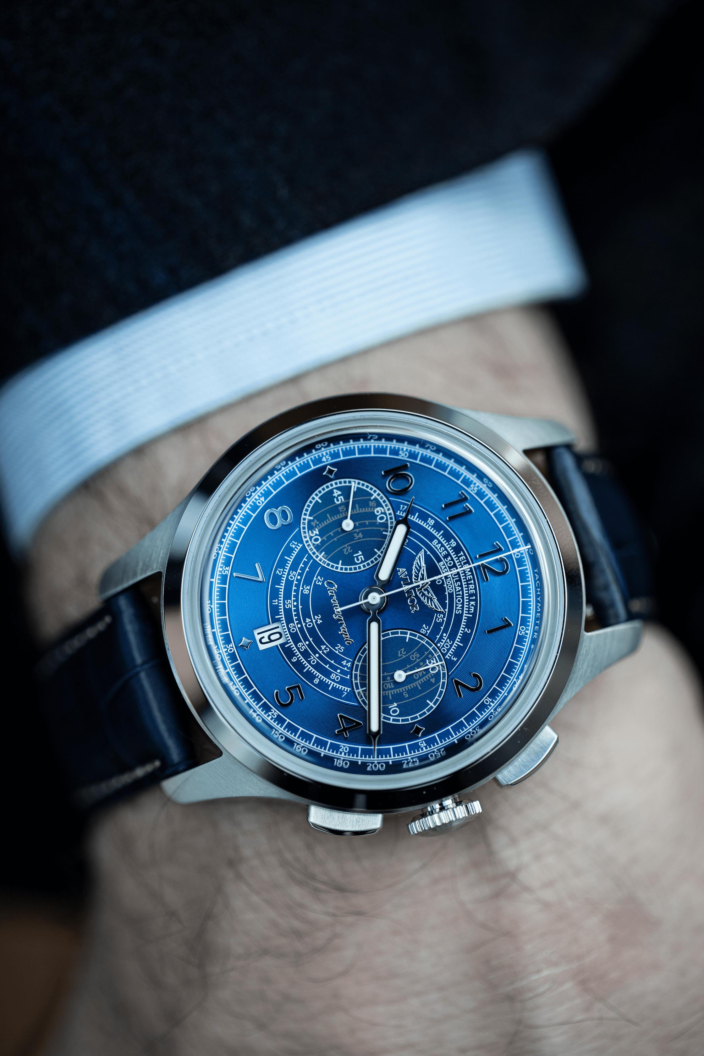 Hodinky AVIATOR SWISS HERITAGE CHRONOGRAPH TRIMETR AUTO V.4.40.0.356.4